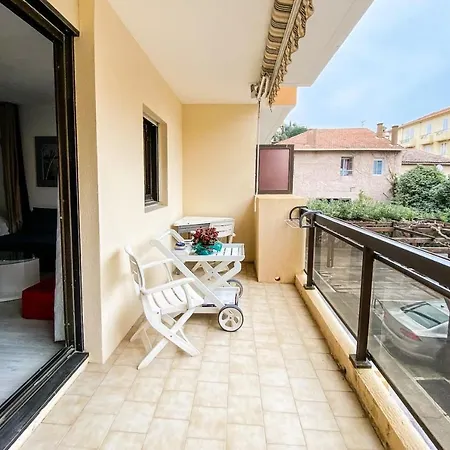 Nice 25M With Balcony - Near The Beach شقة لو لا فاندو